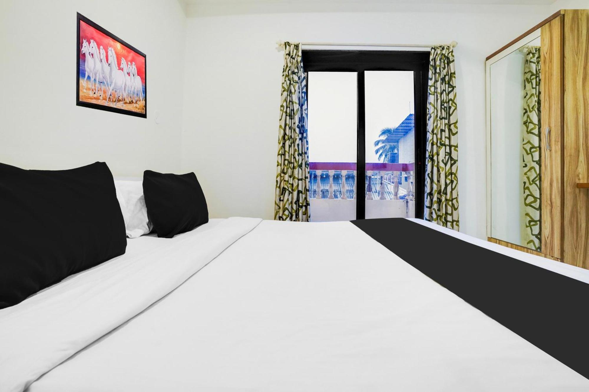 Super Townhouse - Baga Circle Formerly Park Avenue Hotel *