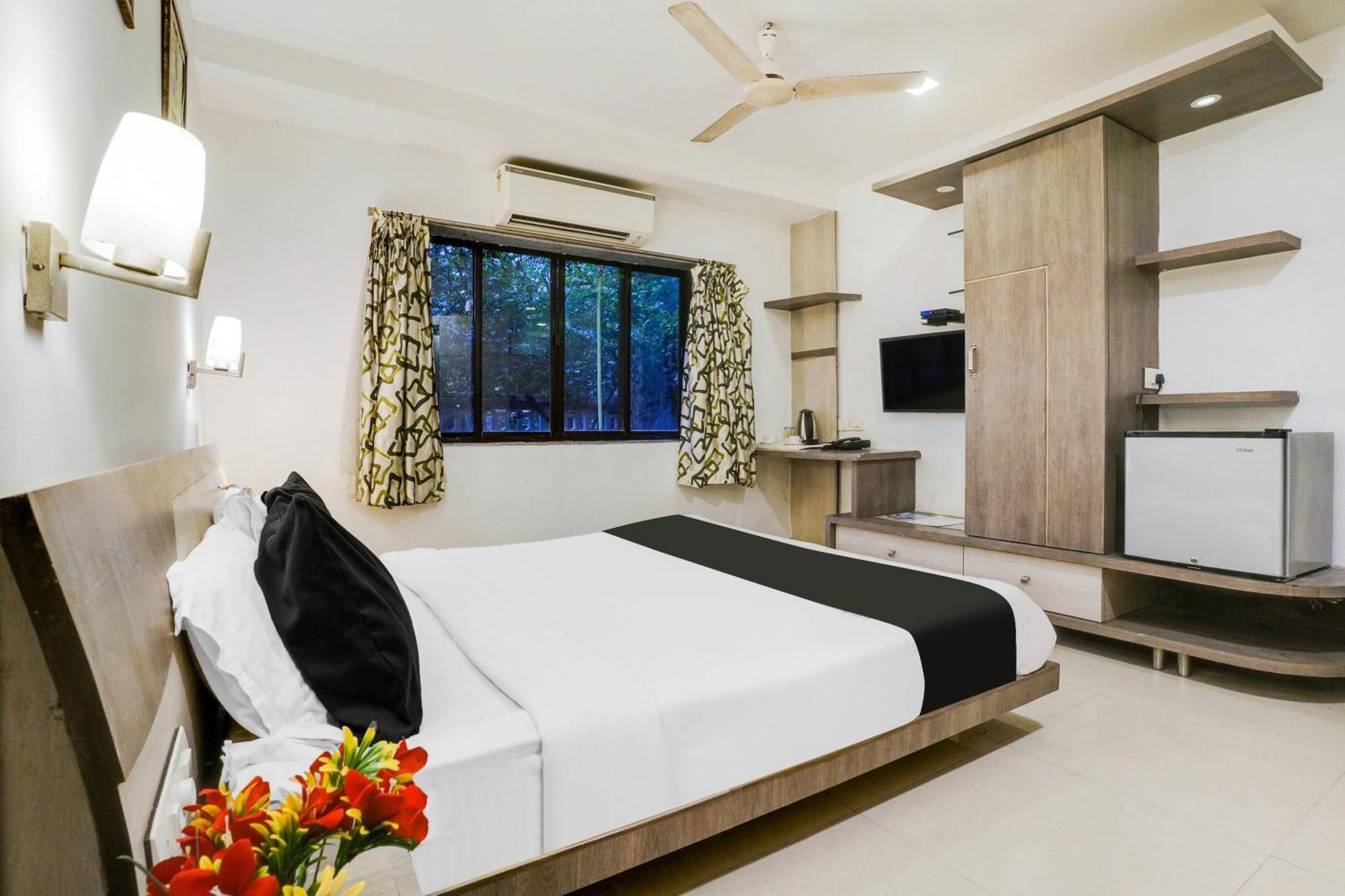 Super Townhouse - Baga Circle Formerly Park Avenue *